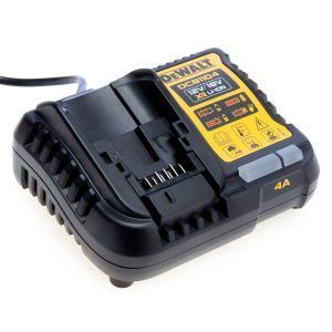 Dewalt  Cargador Multivoltaje DCB1104